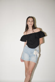 Shorts jeans con accessorio