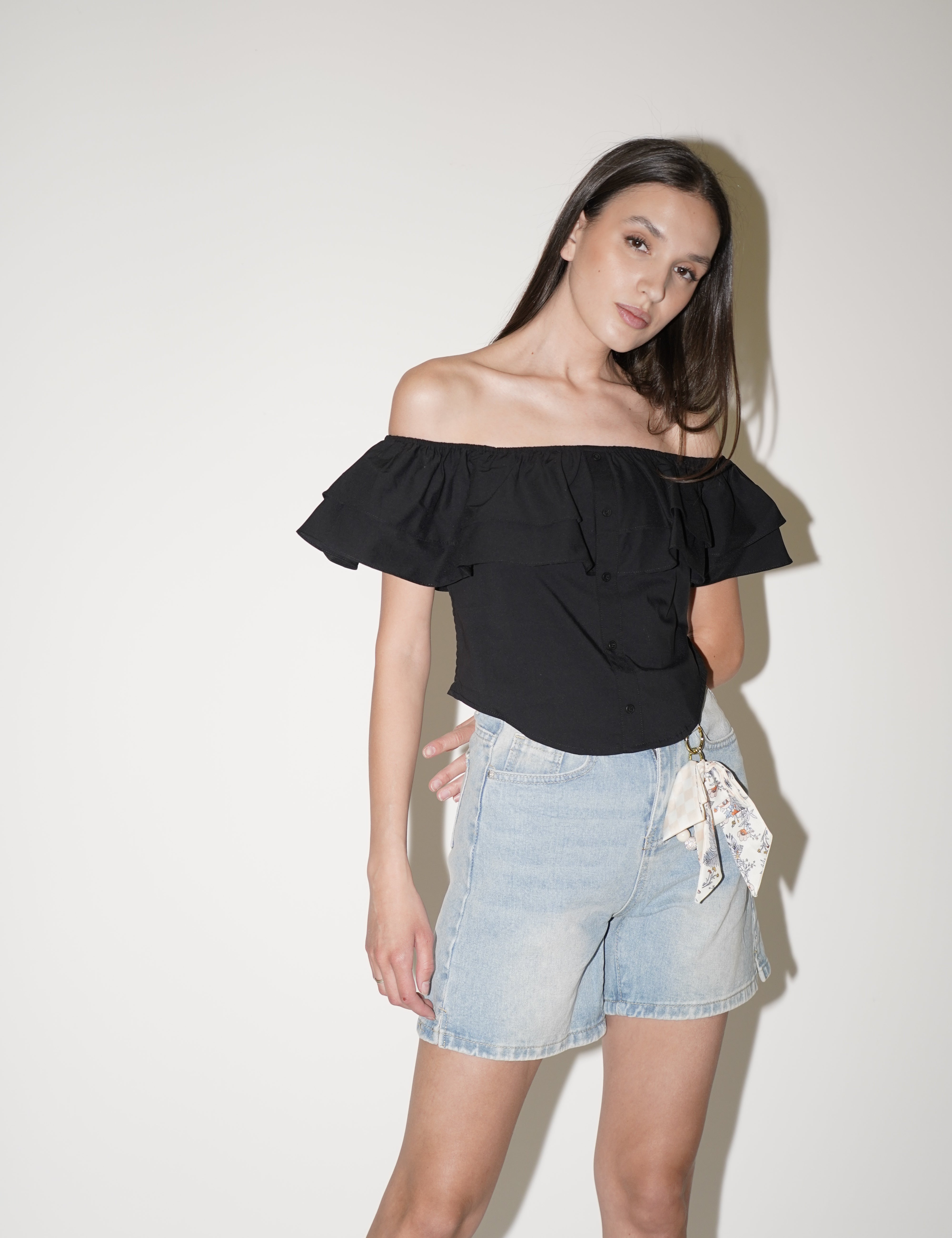 Blusa con spalle scoperte