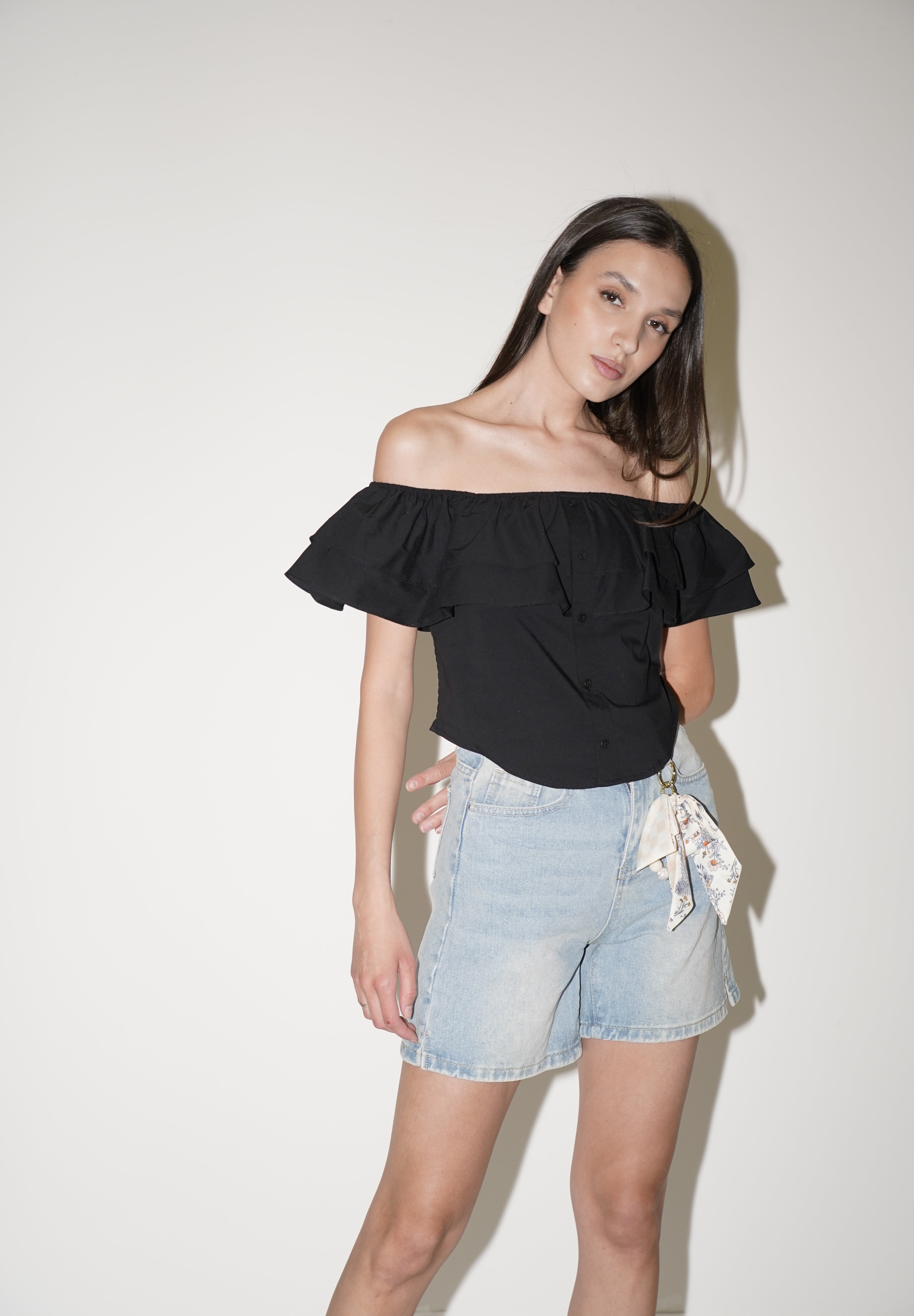 Blusa con spalle scoperte