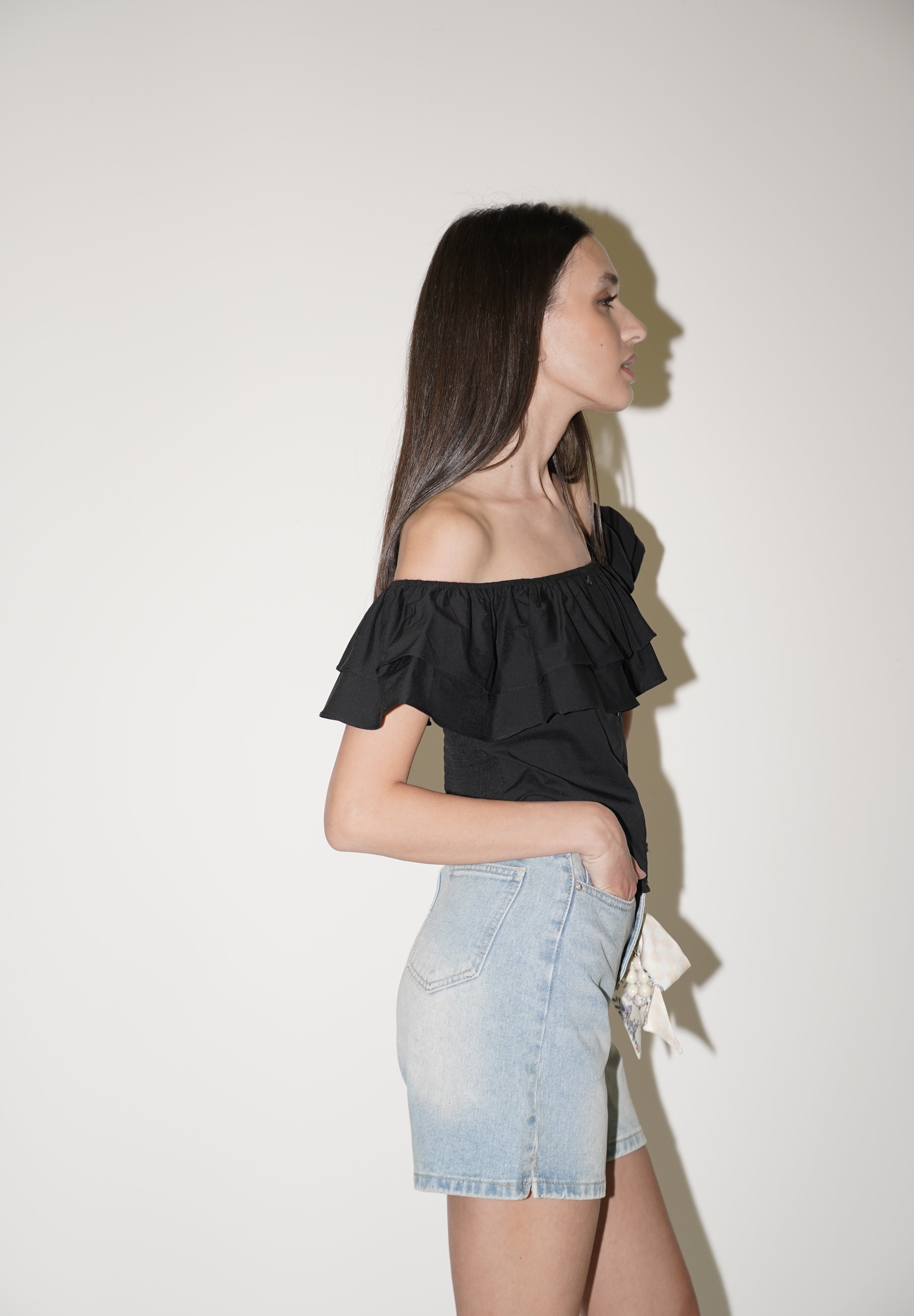 Blusa con spalle scoperte